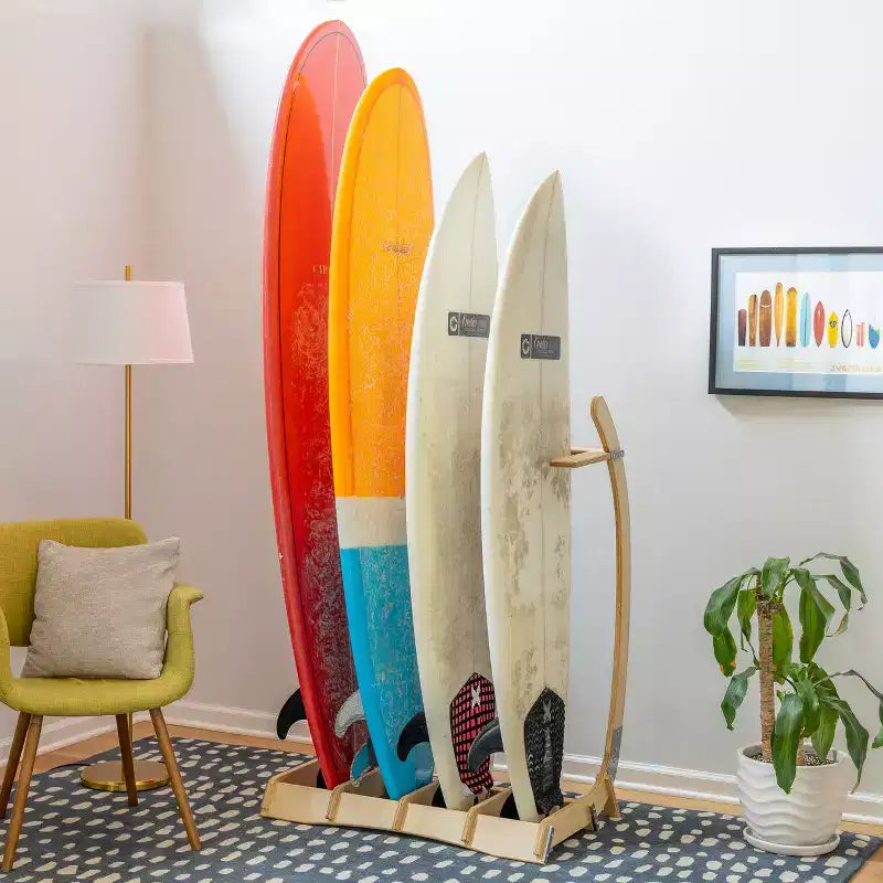 Espositore Autoportante in Legno per Tavole da Surf – Contiene 4 Tavole
