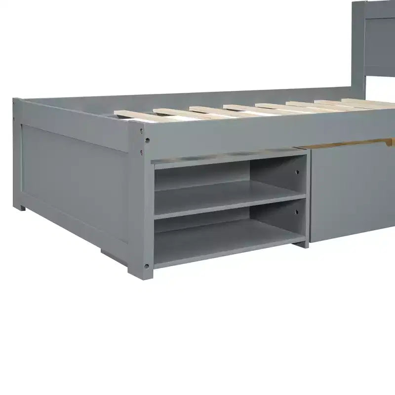 Letto a piattaforma in legno con cassetto portaoggetti e mensole