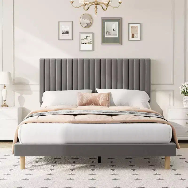 Letto imbottito a piattaforma con testiera trapuntata regolabile