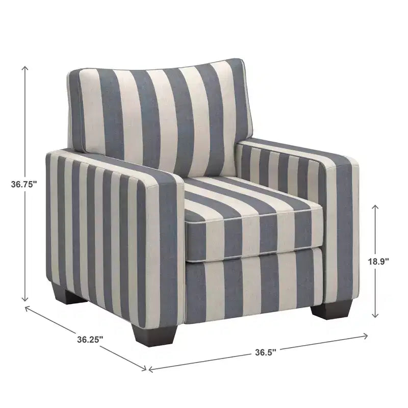 Poltrona di design con schienale e braccioli imbottiti