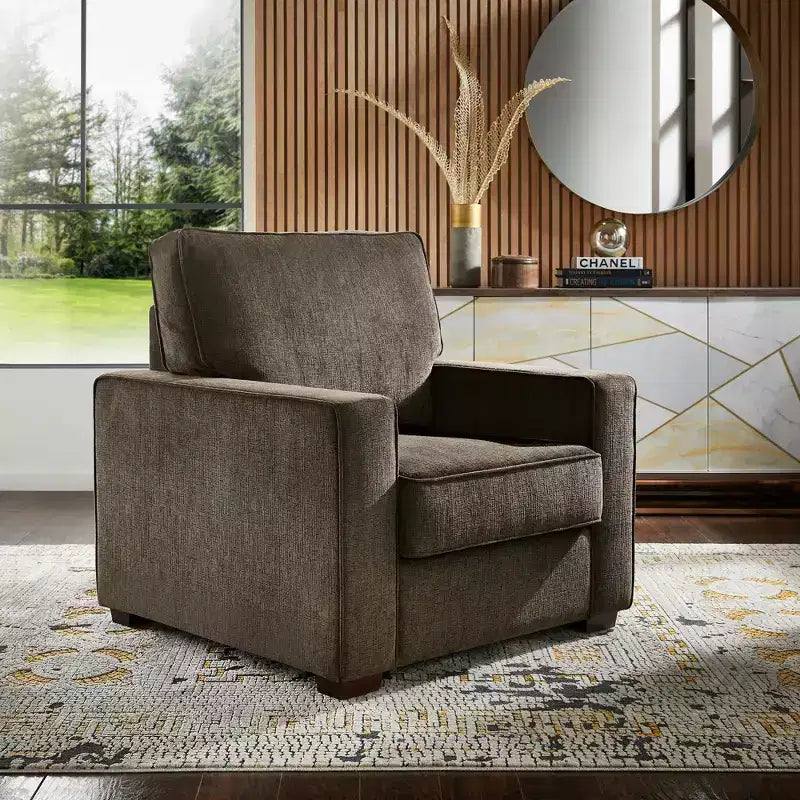 Poltrona di design con schienale e braccioli imbottiti