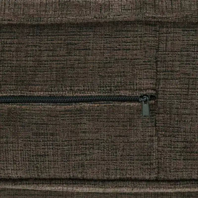 Poltrona di design con schienale e braccioli imbottiti