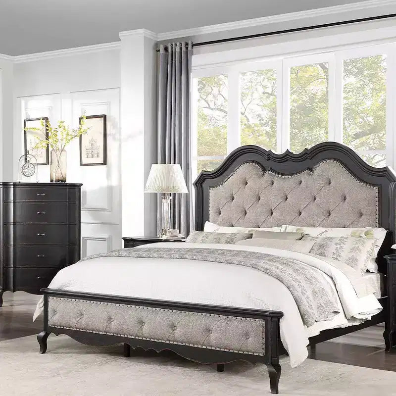Letto Queen – Rivestimento in lino beige, struttura in legno, design capitonné